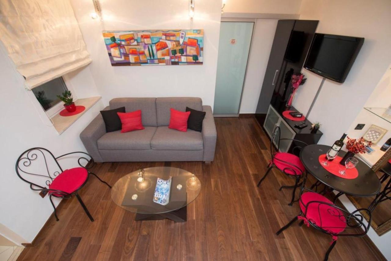 Impeccable 1-bed In Center Of Apartman *